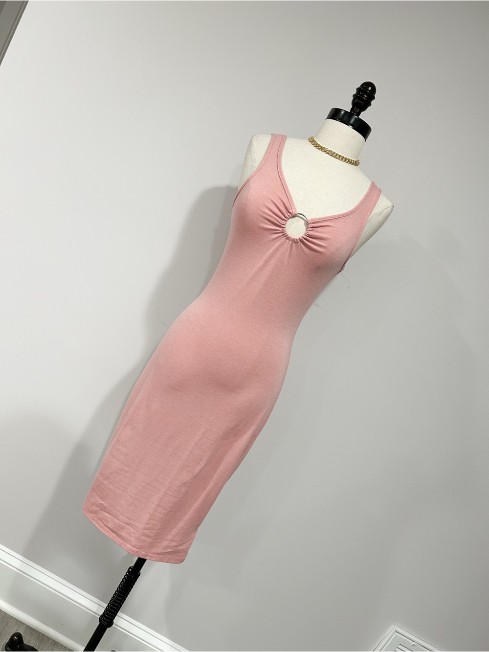 Sleeveless Pink Midi Dress with Ring Front